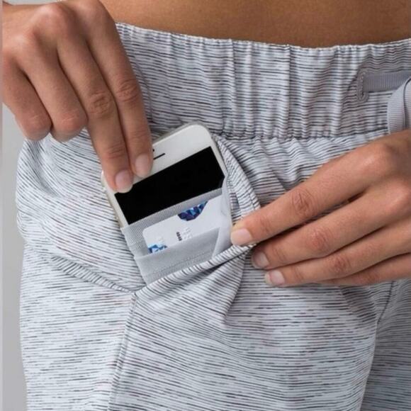 Lululemon On The Fly Space Dye Gray Athletic Shorts Women’s Size 2 EUC - Picture 7 of 9